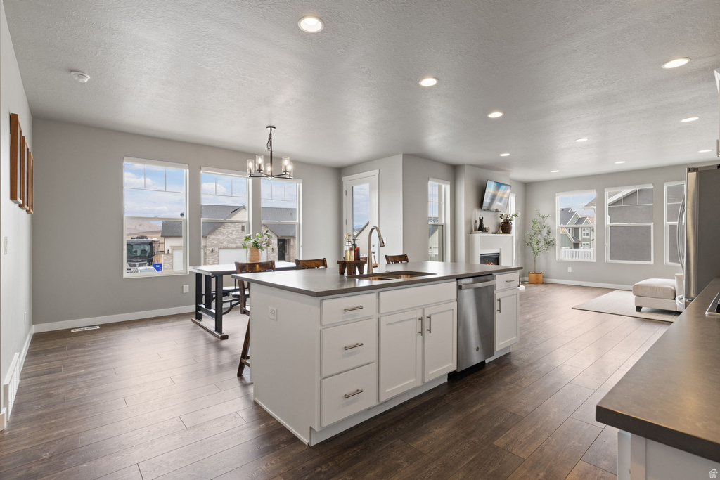 1325 E DESERT PEAK Eagle Mountain, UT 84005