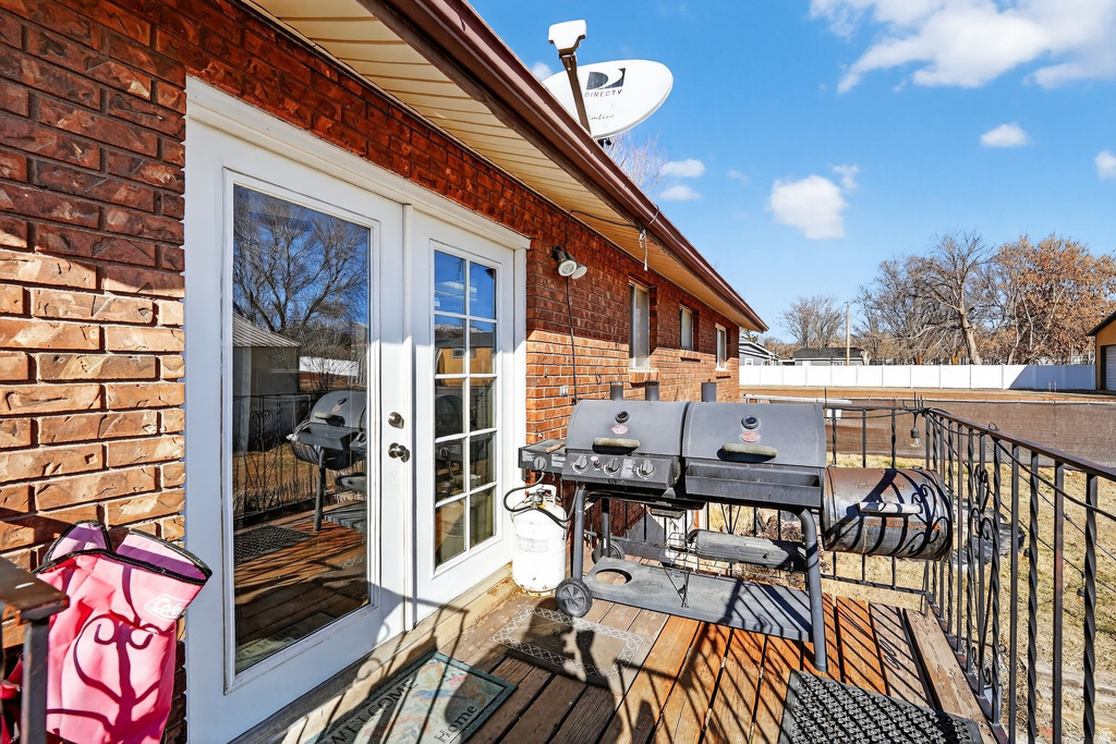 911 S 1500 E Clearfield, UT 84015