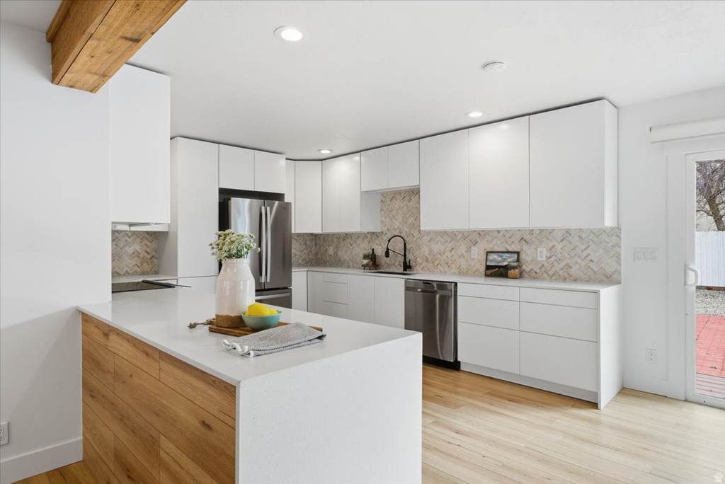 6869 S BROOKHILL DR Salt Lake City, UT 84121