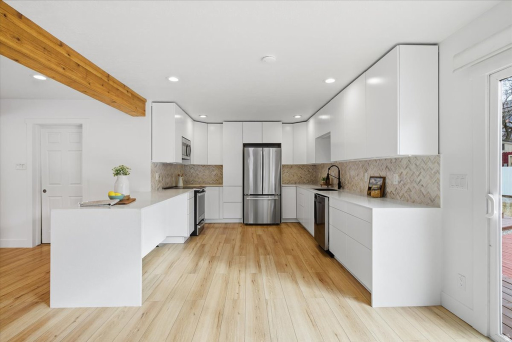 6869 S BROOKHILL DR Salt Lake City, UT 84121