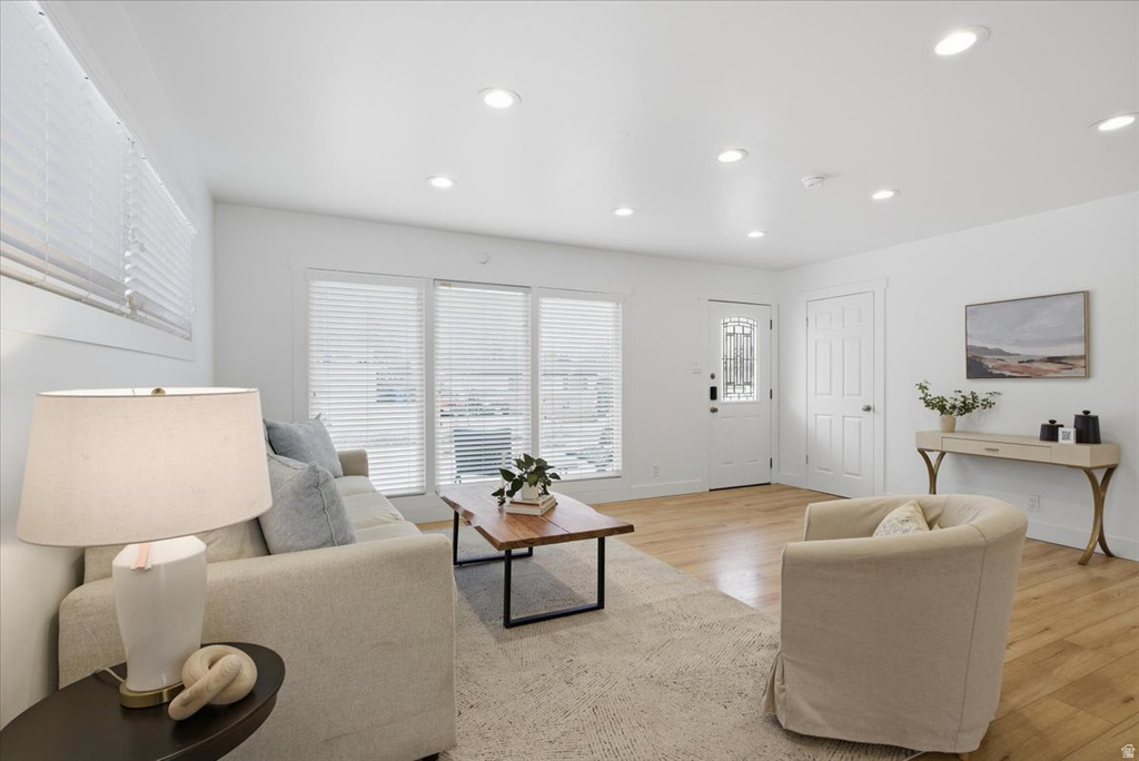 6869 S BROOKHILL DR Salt Lake City, UT 84121