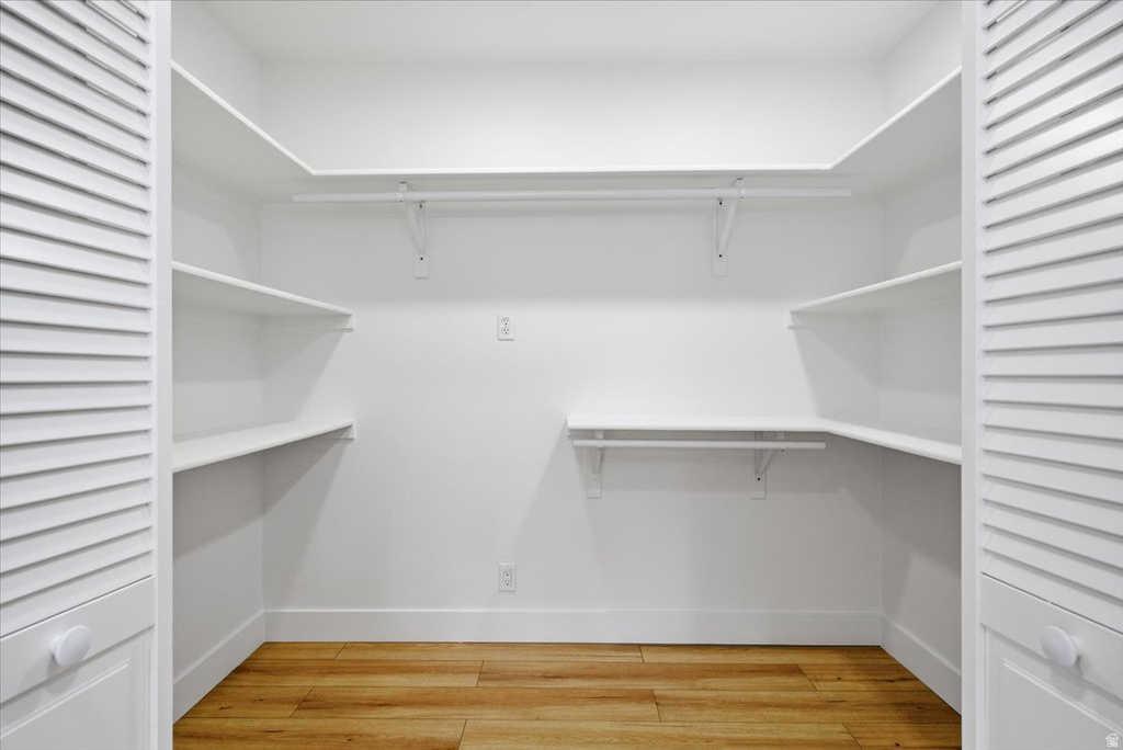 6869 S BROOKHILL DR Salt Lake City, UT 84121