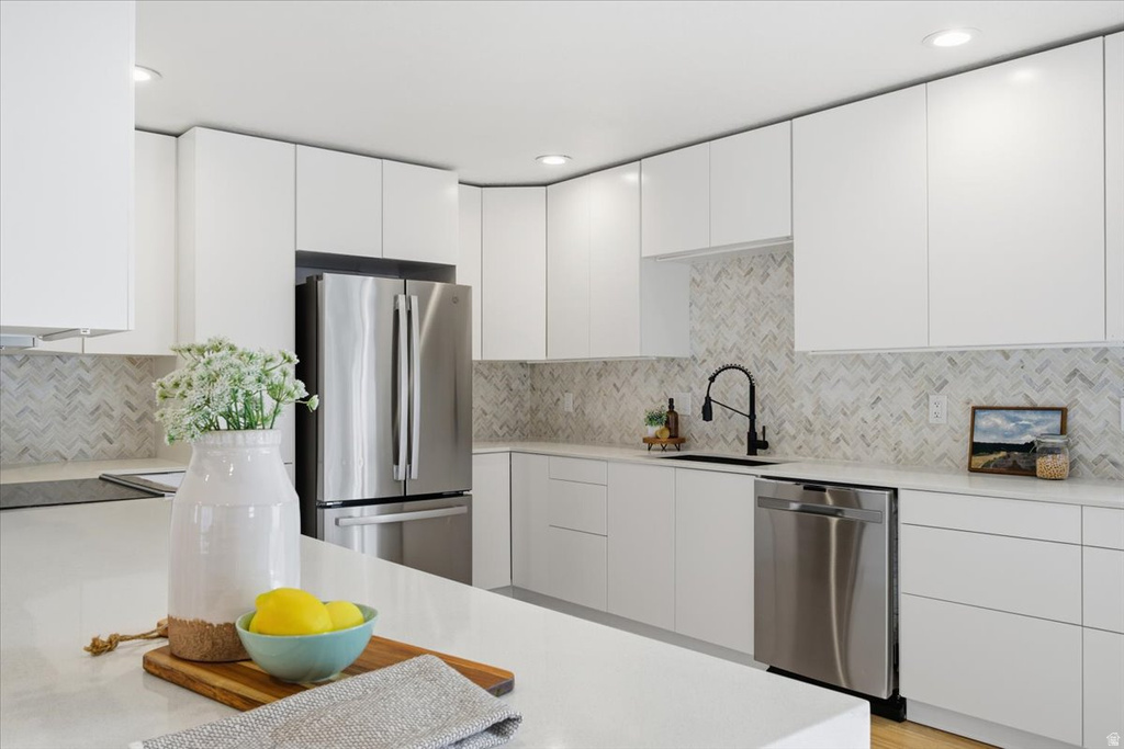 6869 S BROOKHILL DR Salt Lake City, UT 84121