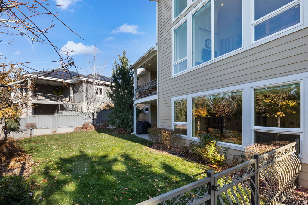 8330 S DANISH RD Cottonwood Heights, UT 84093