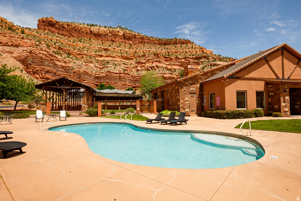 320 W LOS BARANCOS LN Kanab, UT 84741