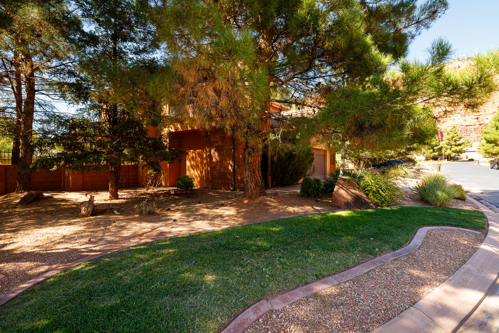 320 W LOS BARANCOS LN Kanab, UT 84741