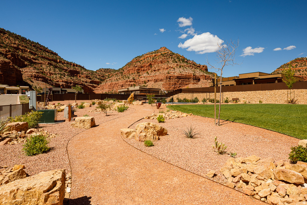 320 W LOS BARANCOS LN Kanab, UT 84741