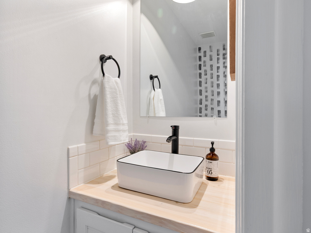 776 E GABLES ST Midvale, UT 84047