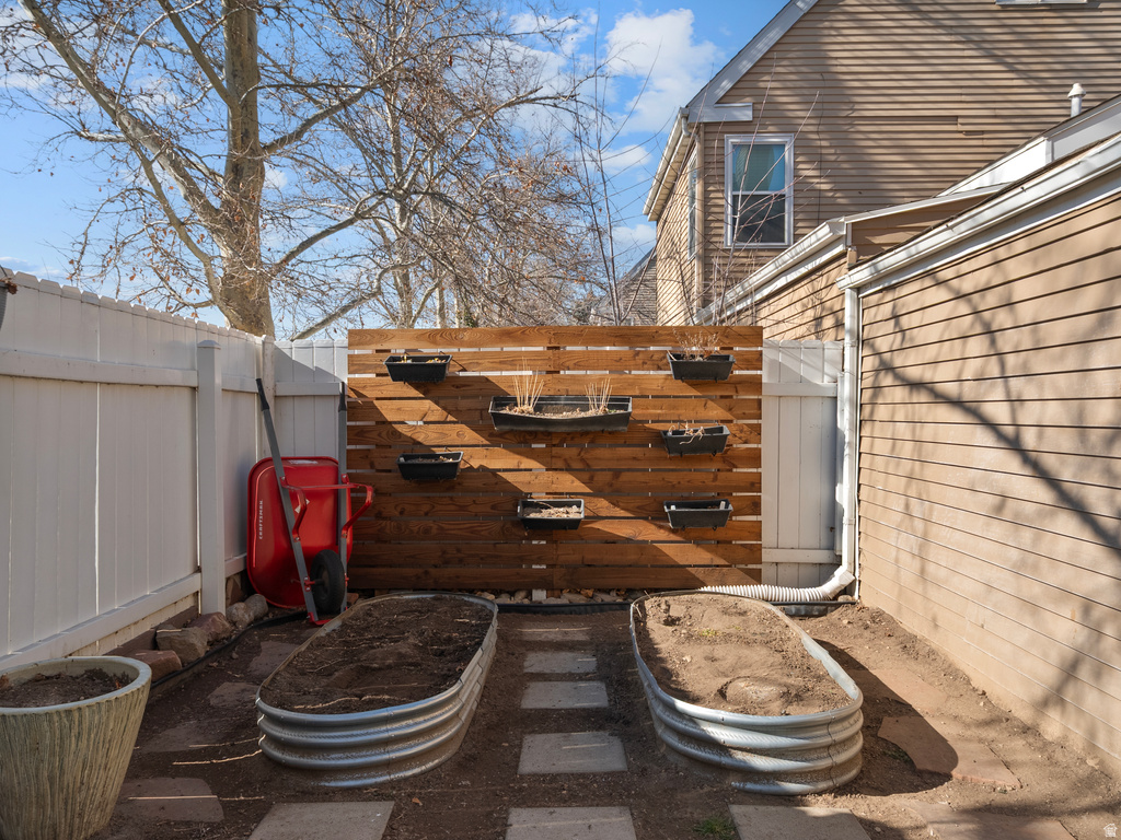 776 E GABLES ST Midvale, UT 84047