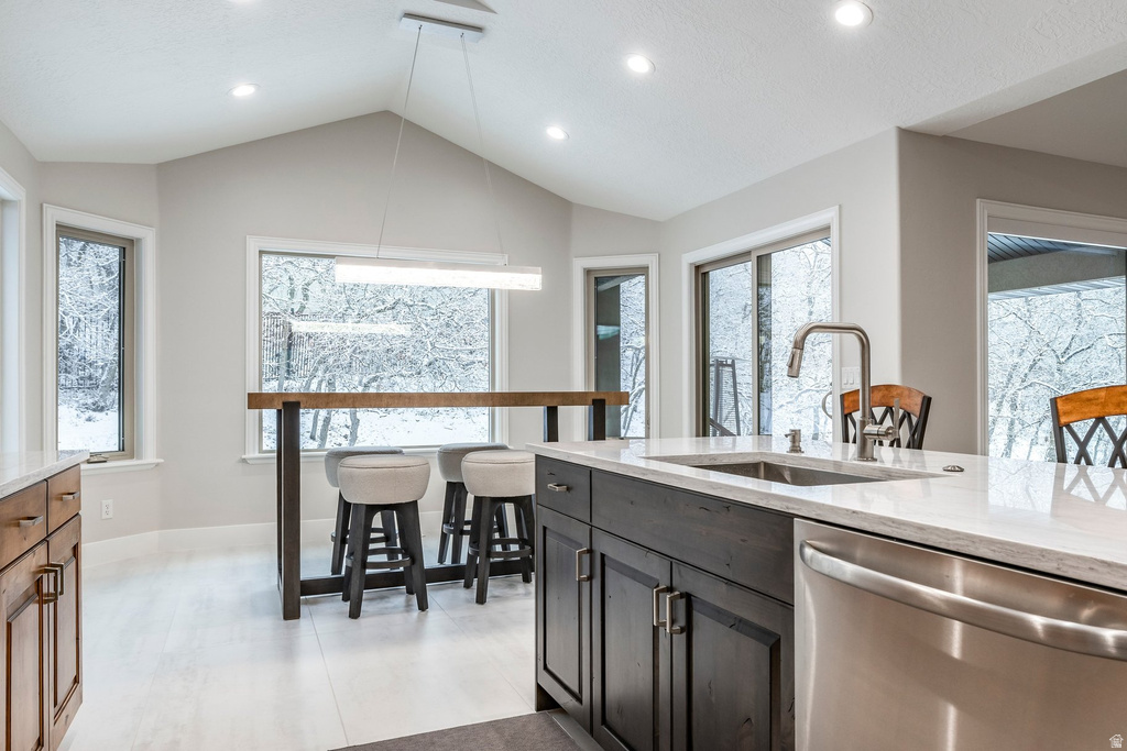 593 S HIDDEN CIR North Salt Lake, UT 84054