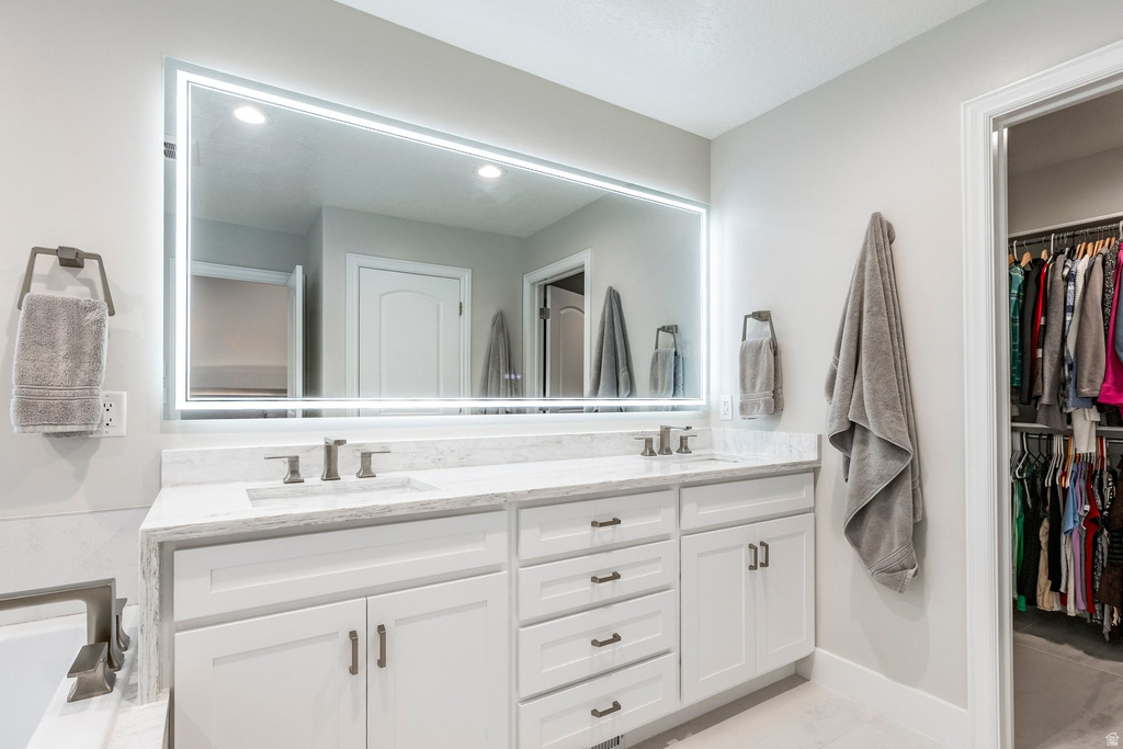 593 S HIDDEN CIR North Salt Lake, UT 84054