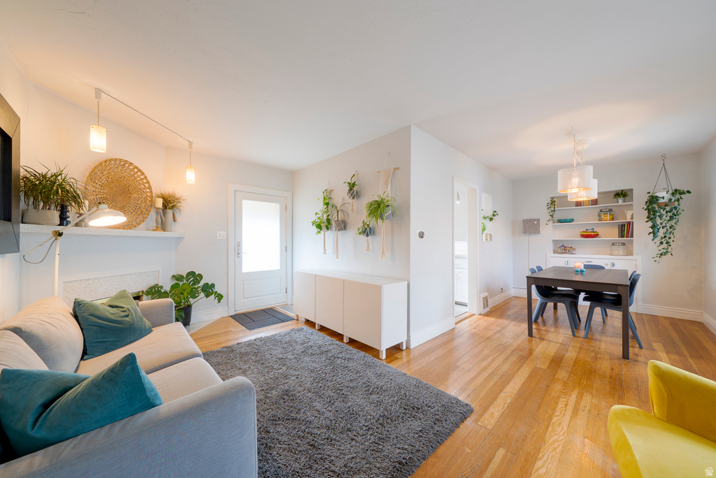 1245 E RIDGEDALE LN Salt Lake City, UT 84106