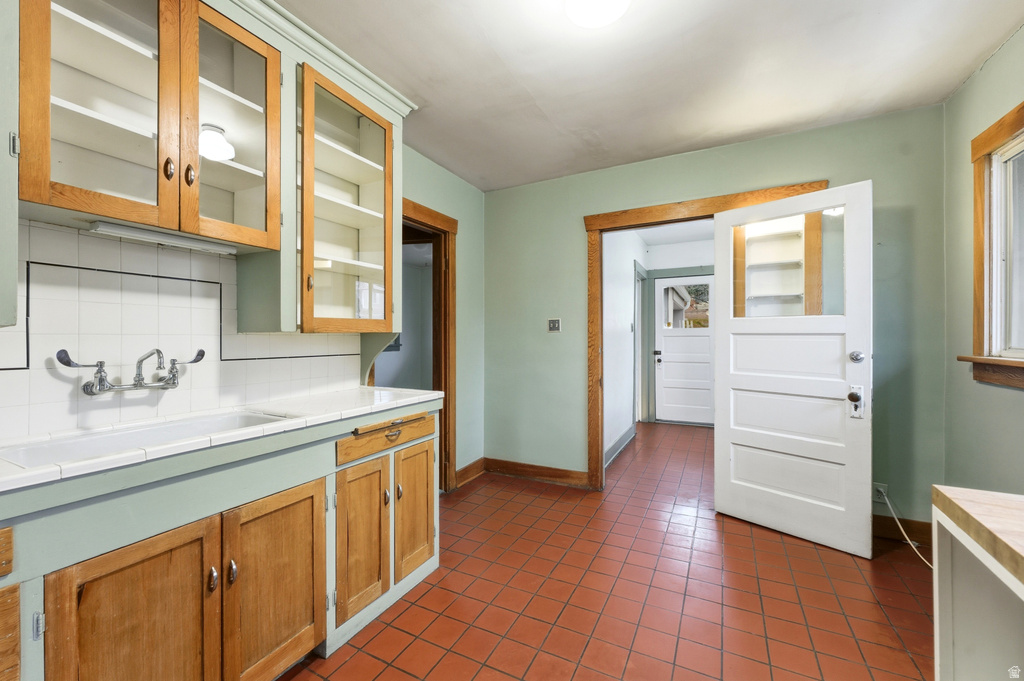 687 E 6TH AVE Salt Lake City, UT 84103