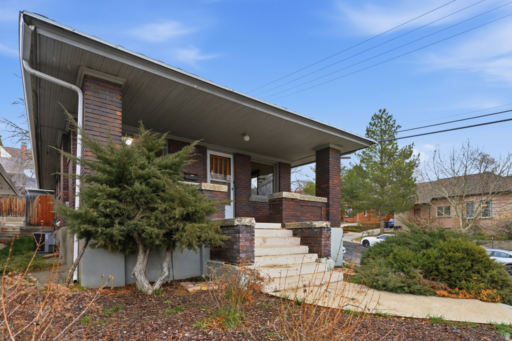 687 E 6TH AVE Salt Lake City, UT 84103