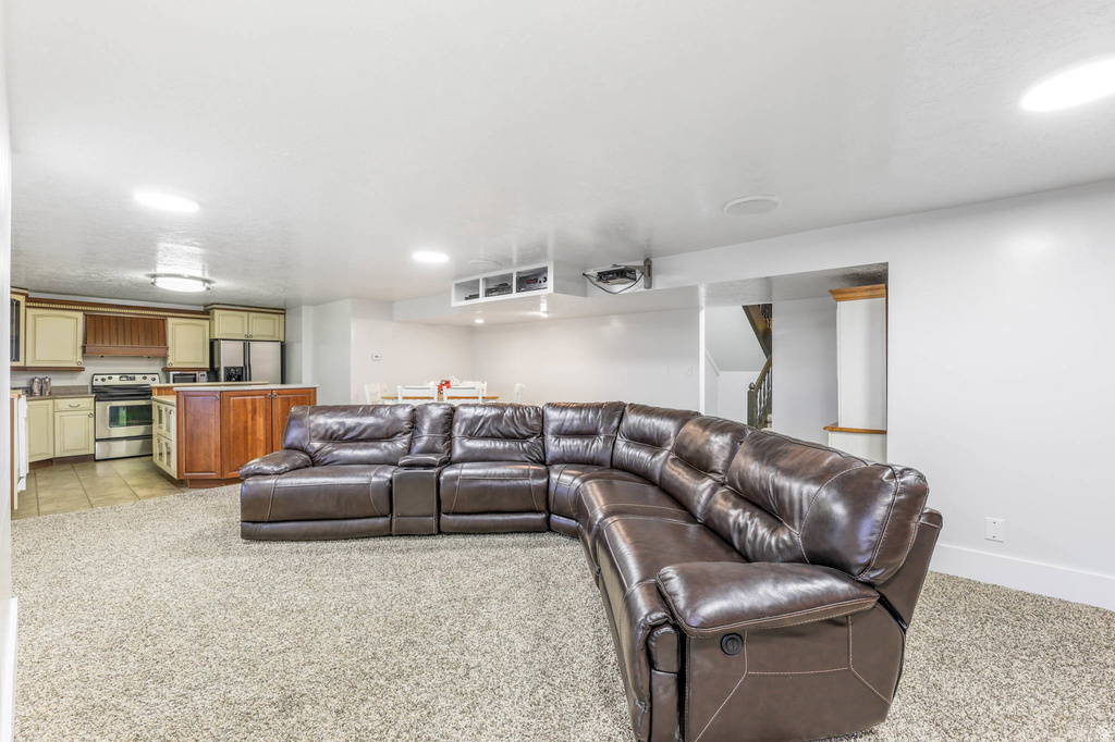 2342 E CHARROS RD Sandy, UT 84092