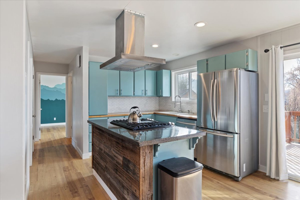 1593 E 6600 S Uintah, UT 84405