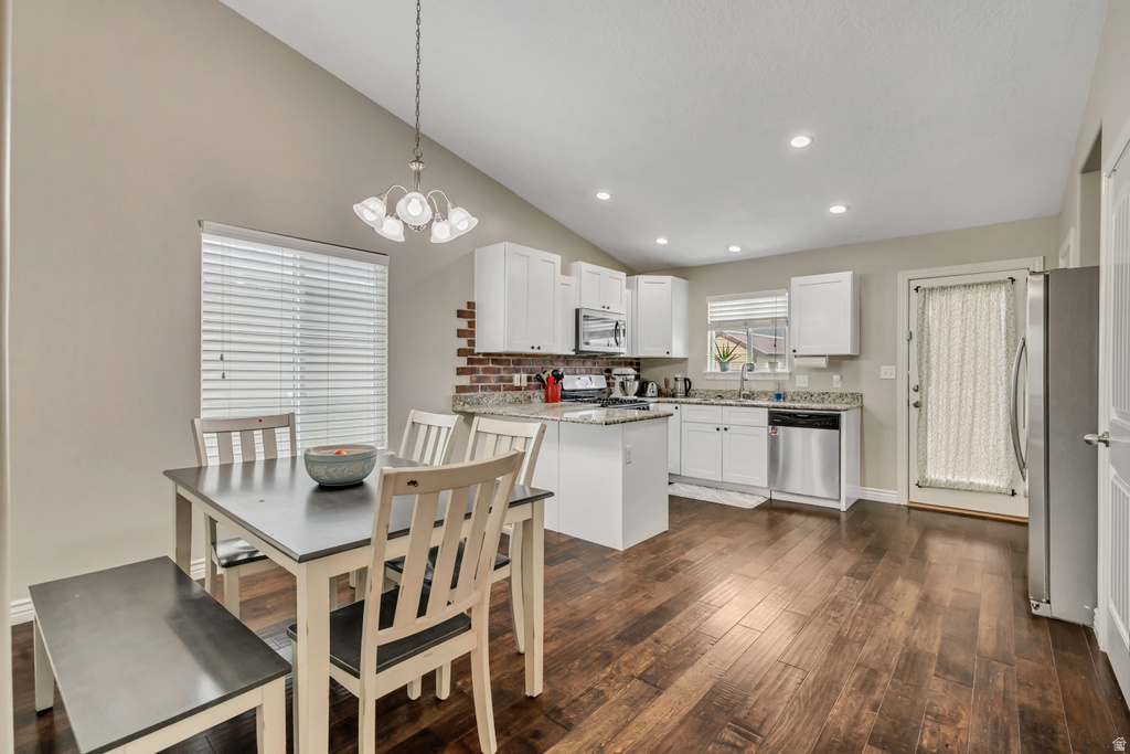 1663 E SHADOW DR Eagle Mountain, UT 84005