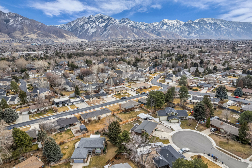 6264 S STEEPLE CHASE LN Murray, UT 84121