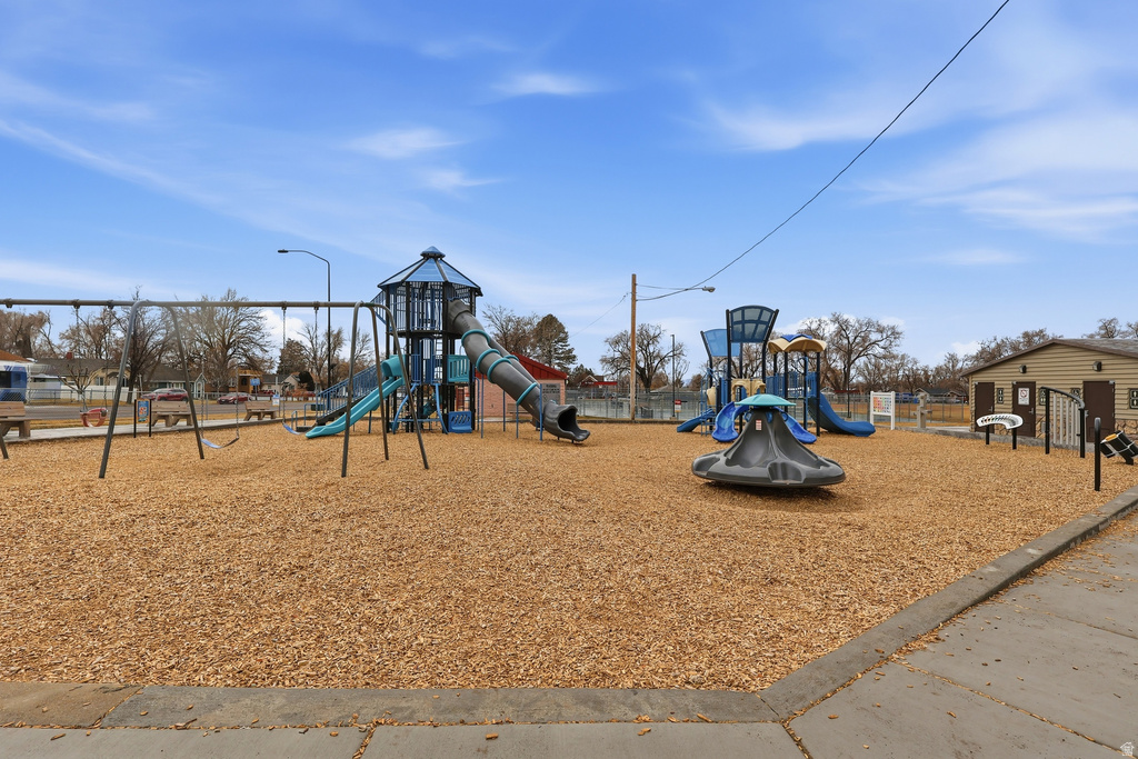 2864 FOWLER AVE Ogden, UT 84403