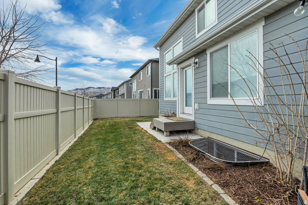156 N VALCREST DR Saratoga Springs, UT 84045