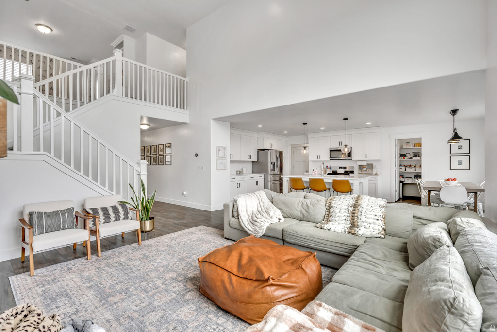 156 N VALCREST DR Saratoga Springs, UT 84045