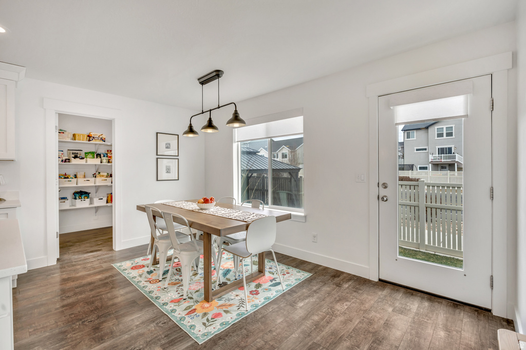 156 N VALCREST DR Saratoga Springs, UT 84045