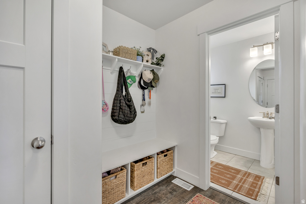 156 N VALCREST DR Saratoga Springs, UT 84045