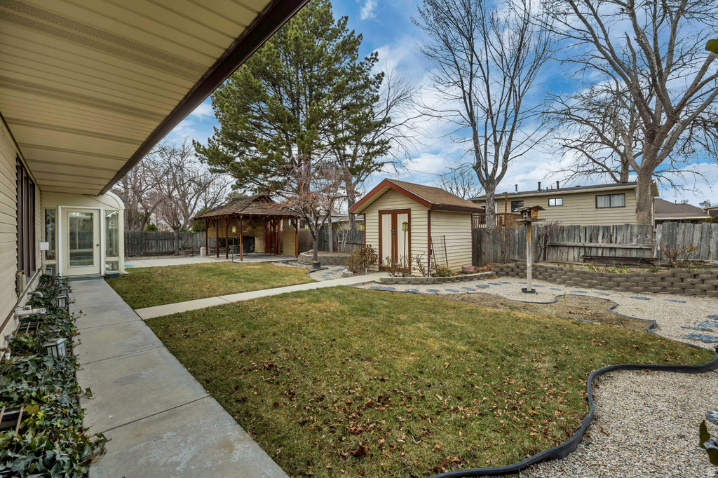 635 E PIONEER AVE Sandy, UT 84070