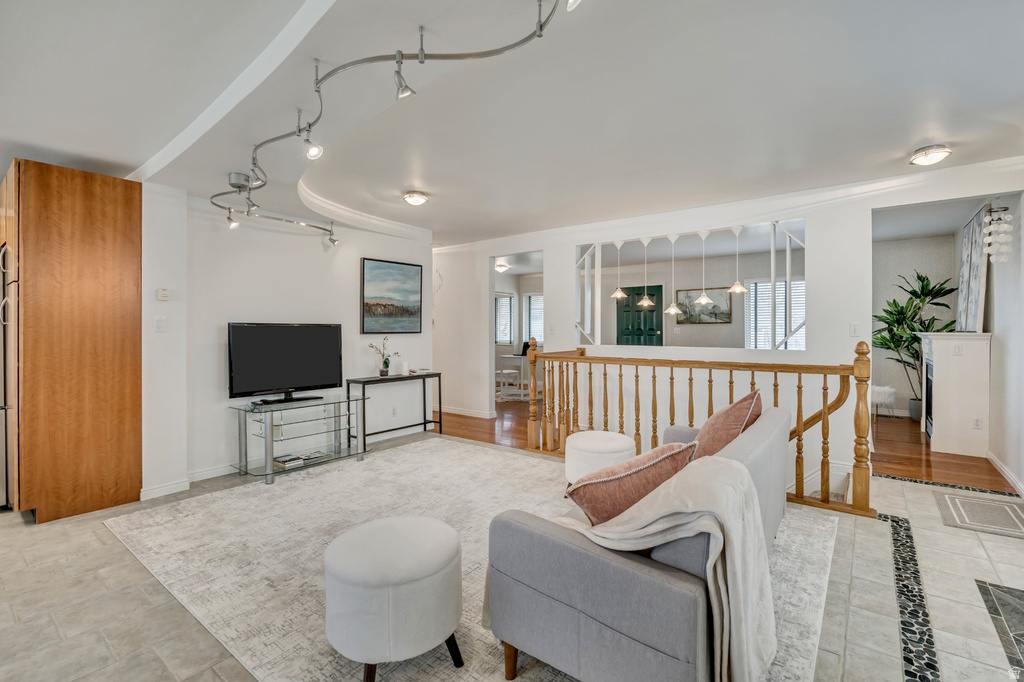 635 E PIONEER AVE Sandy, UT 84070