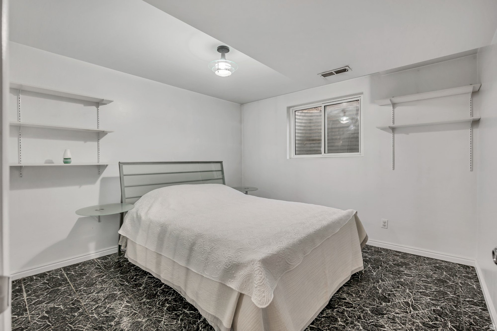 635 E PIONEER AVE Sandy, UT 84070