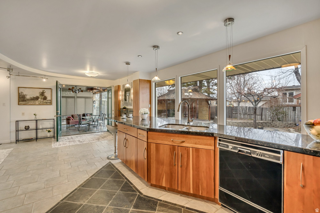 635 E PIONEER AVE Sandy, UT 84070