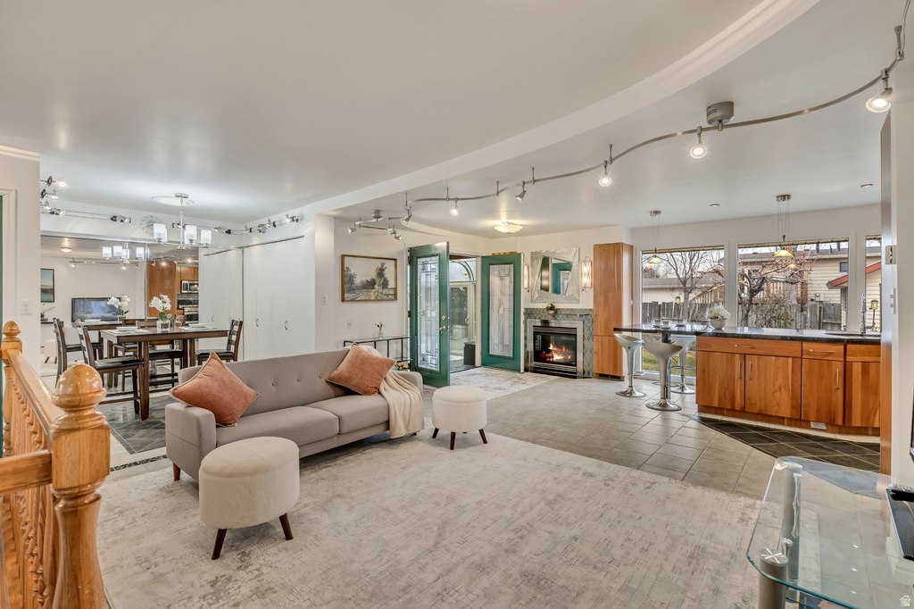 635 E PIONEER AVE Sandy, UT 84070