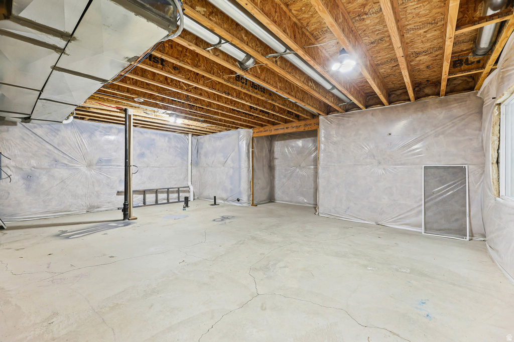 153 E CRESCENT LN Sandy, UT 84070