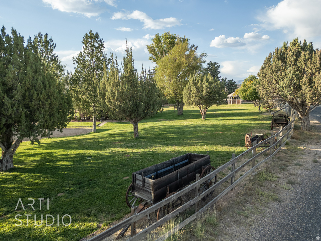 825 N HORSEMANS DR photo 3