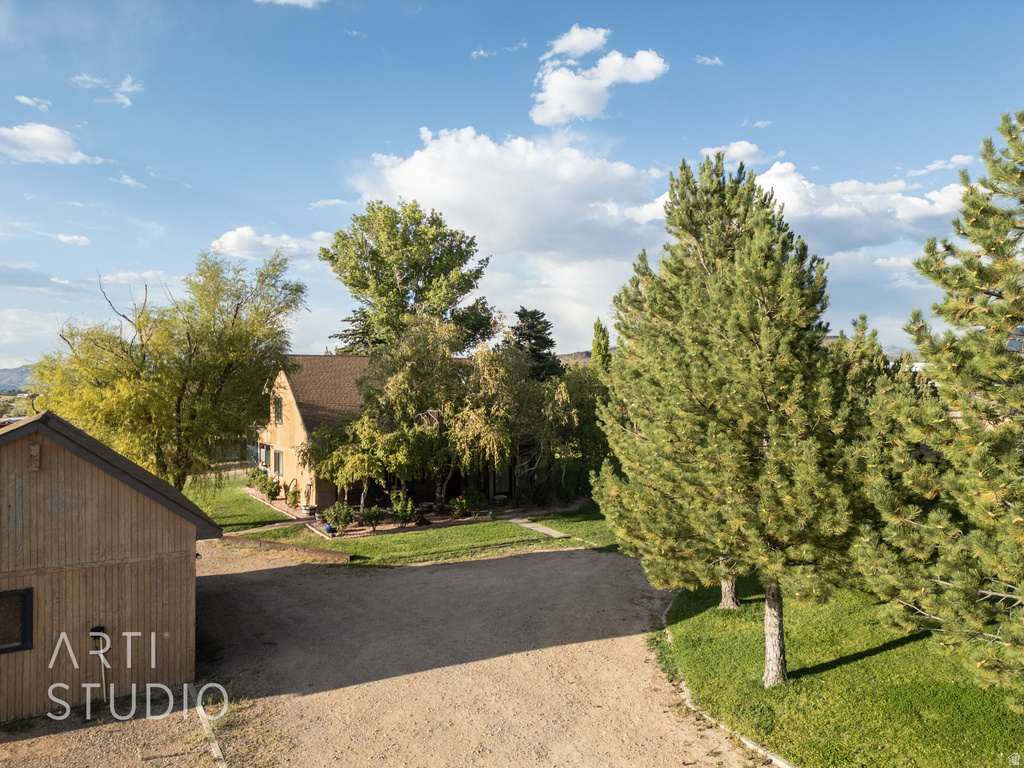 825 N HORSEMANS DR photo 4