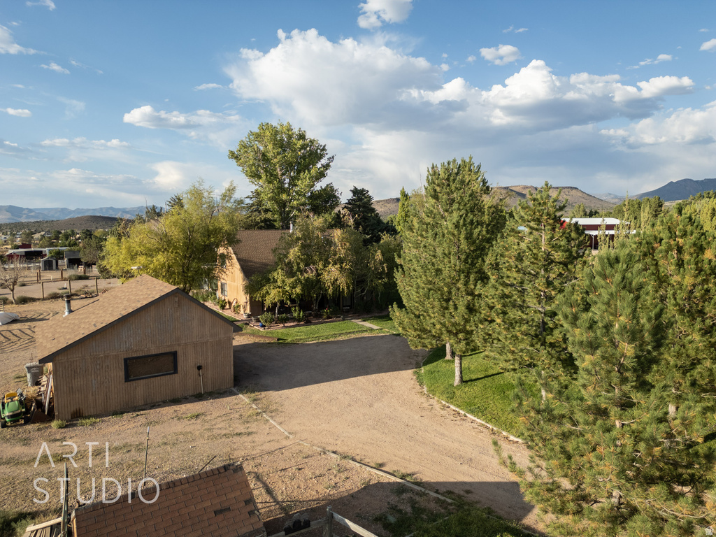 825 N HORSEMANS DR photo 5