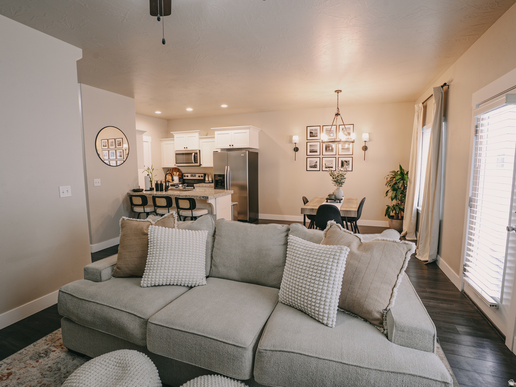 7565 N HUTCH LN Eagle Mountain, UT 84005