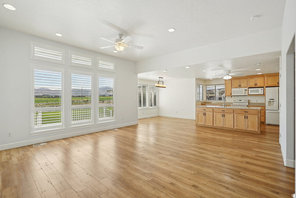 4091 W SWENSEN FARM DR Riverton, UT 84096