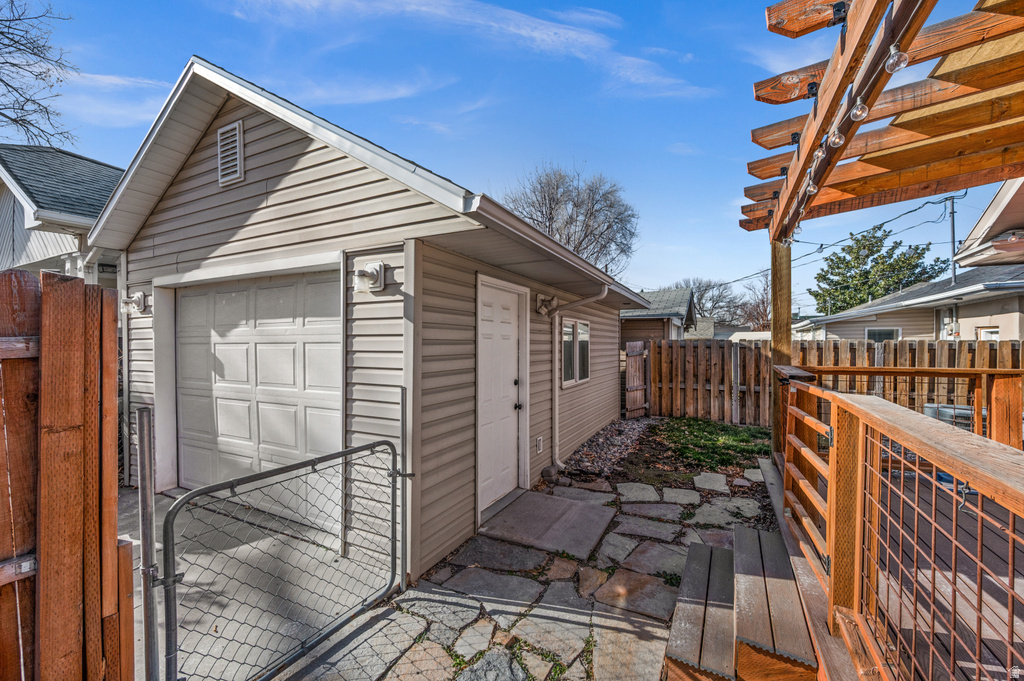 586 E BROWNING AVE Salt Lake City, UT 84105