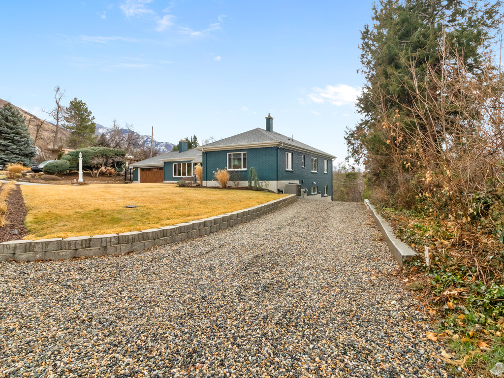 2760 E BLUE SPRUCE DR Holladay, UT 84117