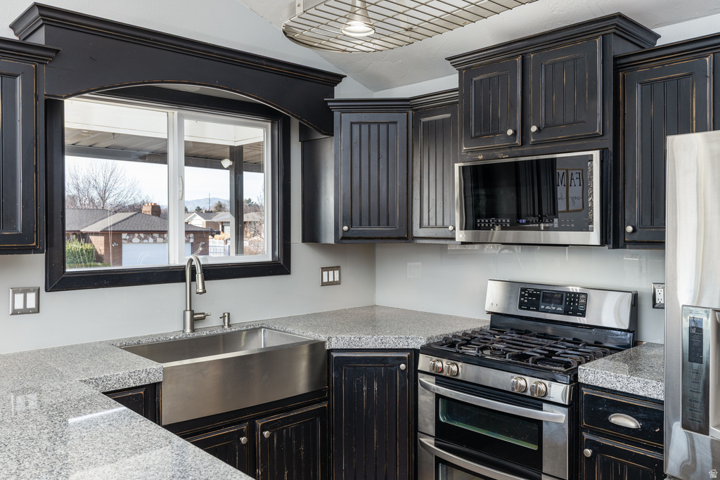 2612 TONI LEE ST West Jordan, UT 84088