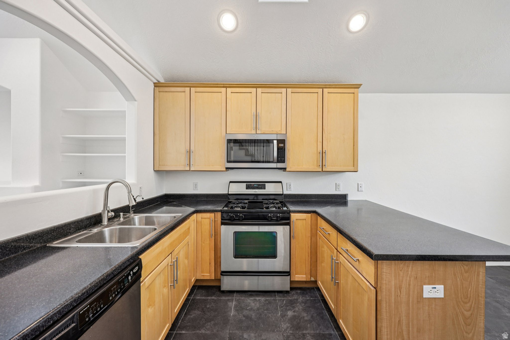 3884 W CORAL DUNE DR South Jordan, UT 84009