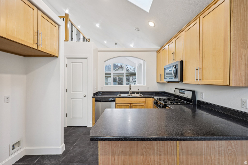 3884 W CORAL DUNE DR South Jordan, UT 84009