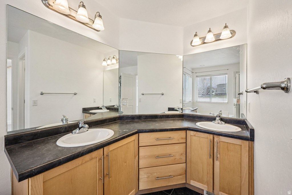 3884 W CORAL DUNE DR South Jordan, UT 84009