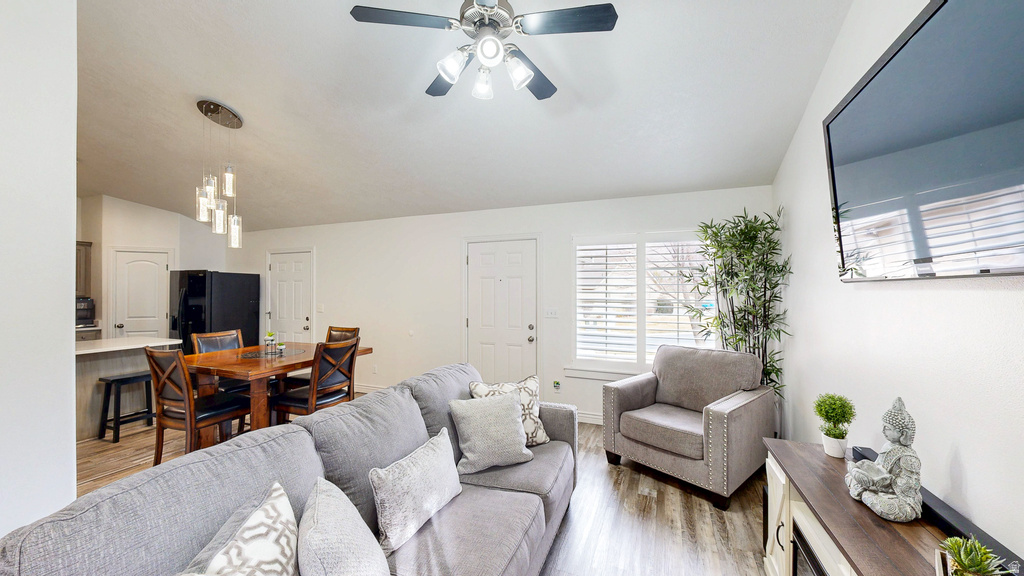 3033 E CANYON GLEN LOOP Spanish Fork, UT 84660