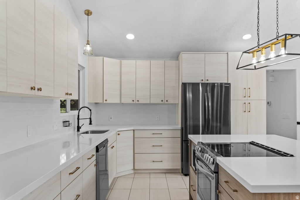 2197 E THISTLEWOOD WAY Sandy, UT 84092