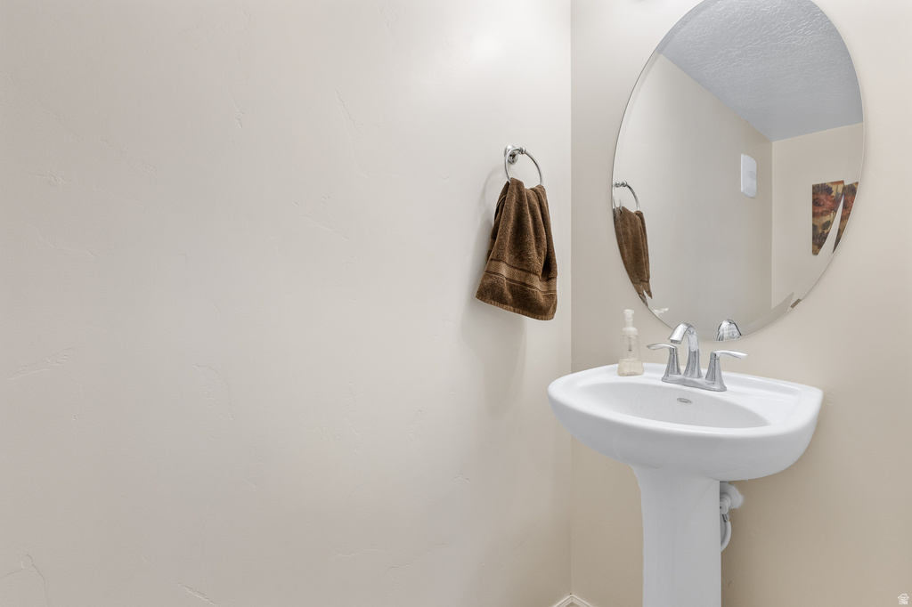 1021 N 740 W Centerville, UT 84014