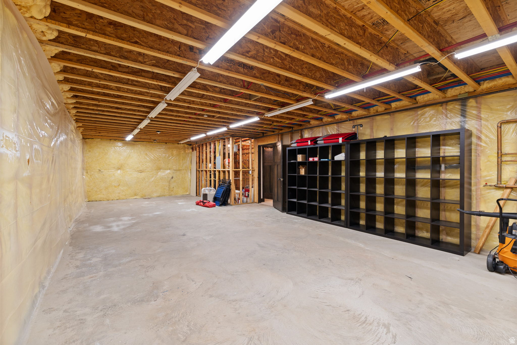 121 N OAKWOOD CIR Springville, UT 84663