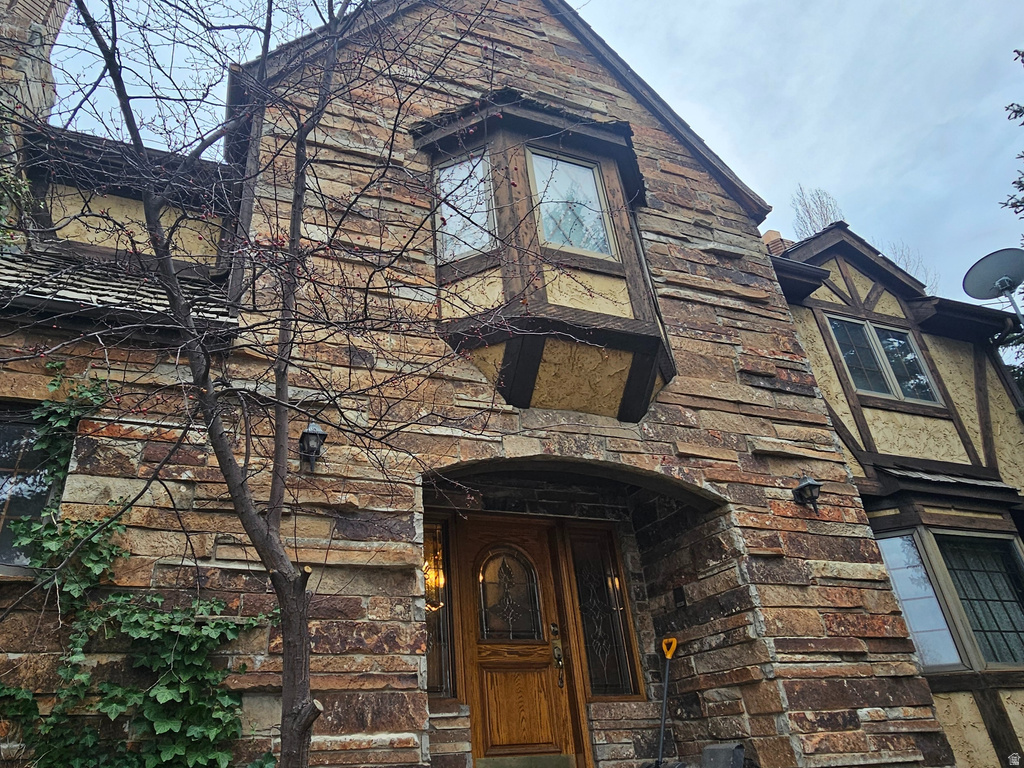 8085 S MOUNTAIN OAKS CIR Cottonwood Heights, UT 84121