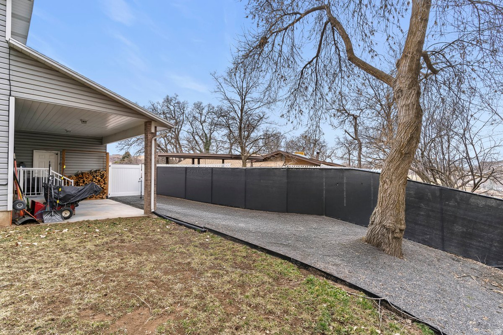 2586 DEER DR South Weber, UT 84405